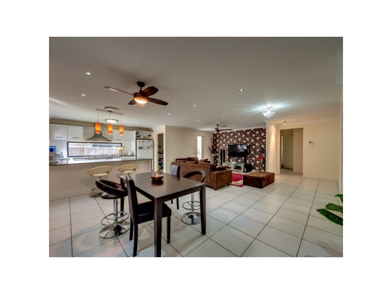 93 Parkwood Drive, Forest Lake QLD 4078