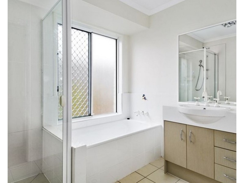 39 Barradeen Circuit, Pacific Pines QLD 4211