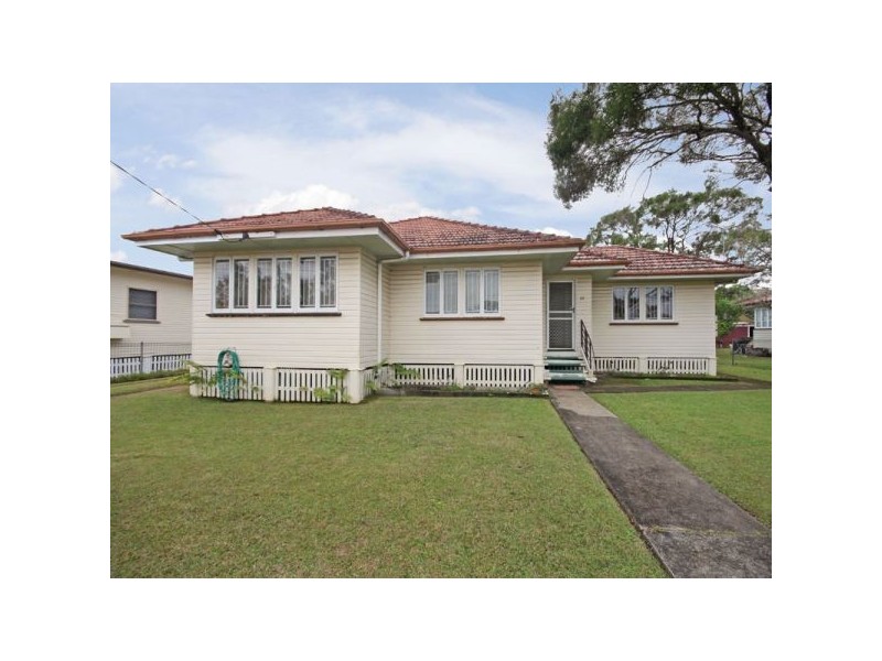 33 Biarra Street, Deagon QLD 4017