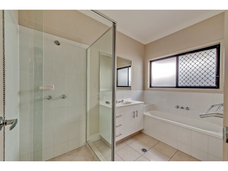 27 Hyde Avenue, Springfield Lakes QLD 4300