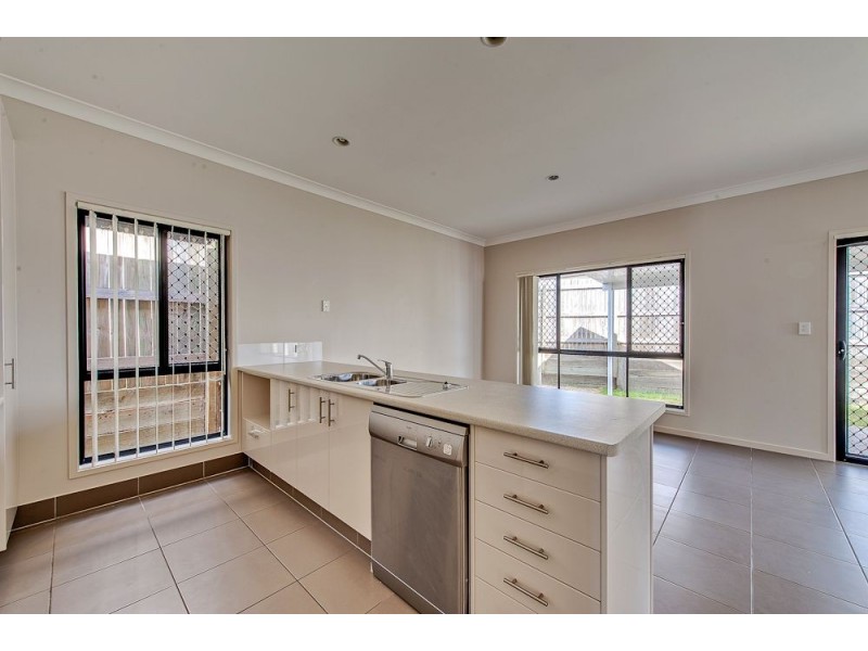 27 Hyde Avenue, Springfield Lakes QLD 4300