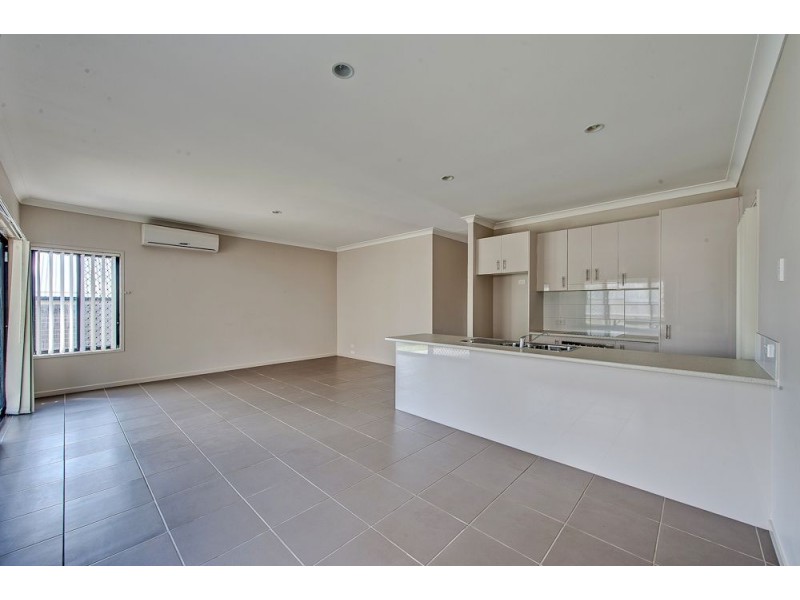 27 Hyde Avenue, Springfield Lakes QLD 4300