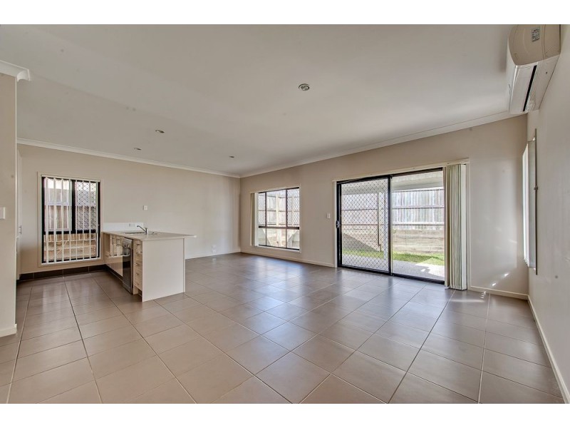 27 Hyde Avenue, Springfield Lakes QLD 4300