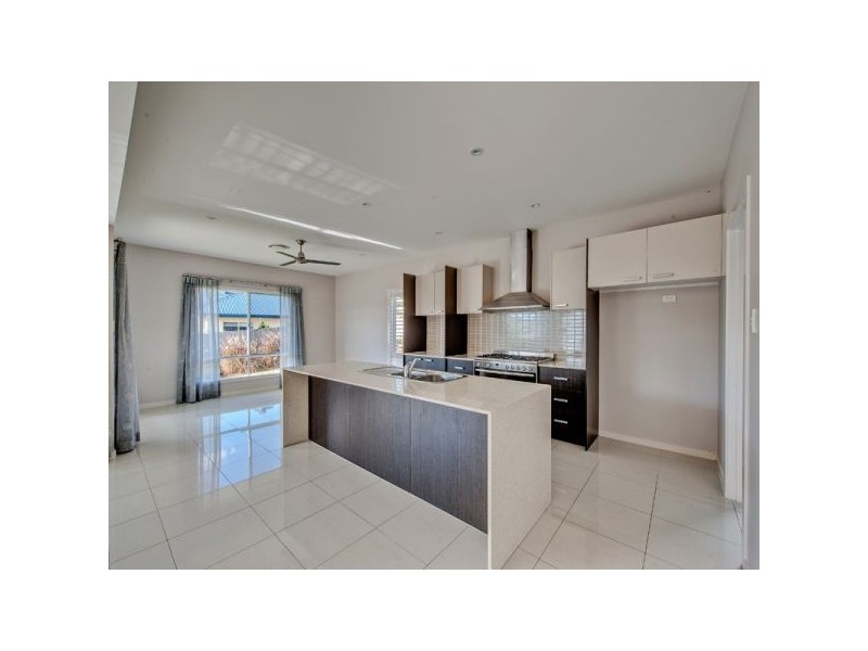 3 Boronia Court, Springfield Lakes QLD 4300
