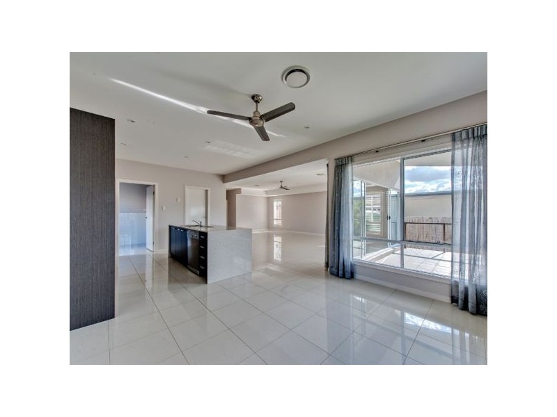 3 Boronia Court, Springfield Lakes QLD 4300