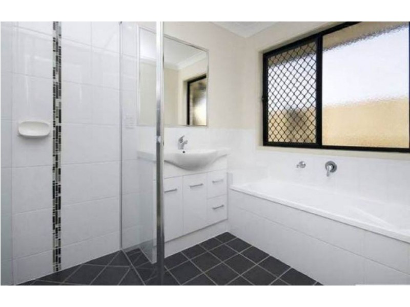 4 Daintree Place, Springfield Lakes QLD 4300