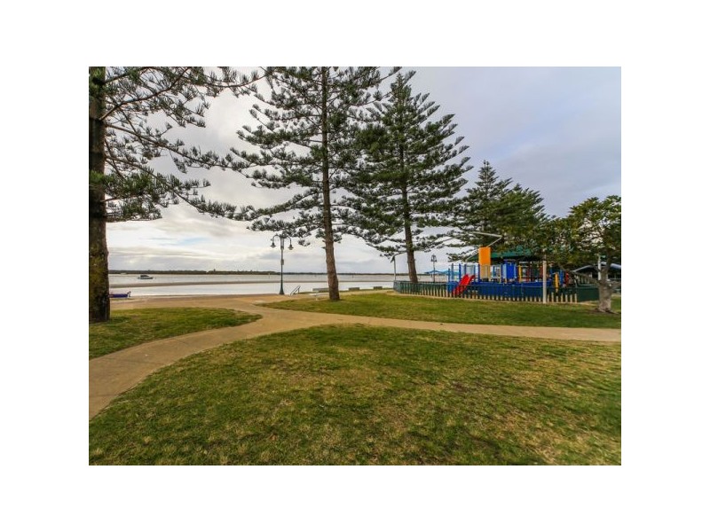 8/33 Middle Street, Labrador QLD 4215