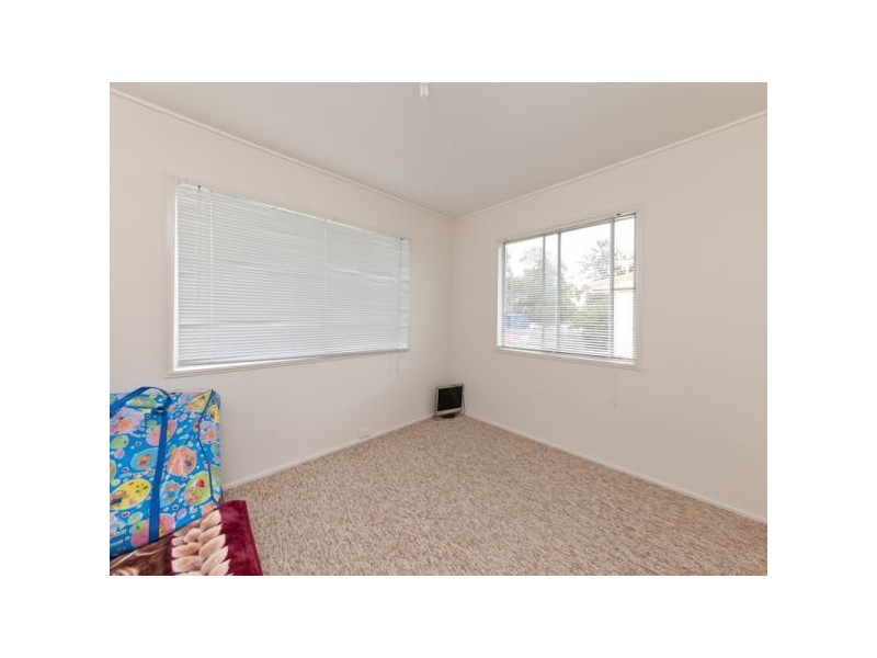 84 Richland Avenue, Coopers Plains QLD 4108