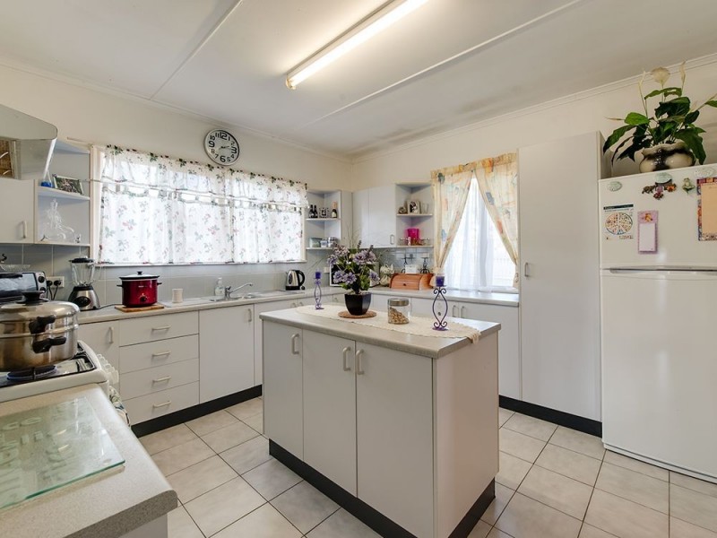 46 Dennis Road, Springwood QLD 4127