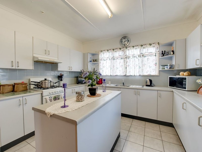 46 Dennis Road, Springwood QLD 4127