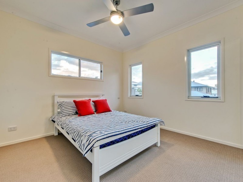 26 Lakeview Place, Springfield Lakes QLD 4300