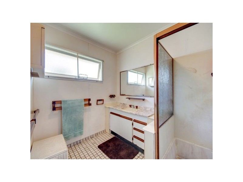 64 Illuta Ave, Ferny Hills QLD 4055