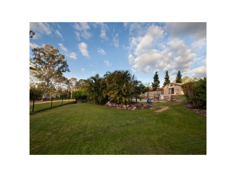 25 Listonia Drive, Albany Creek QLD 4035