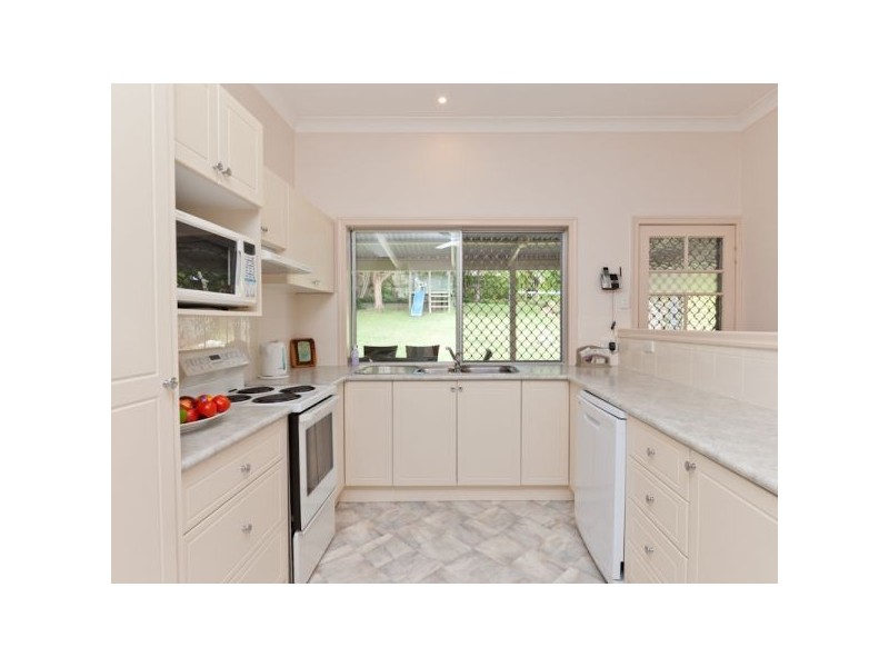 63 Donald Street, Camp Hill QLD 4152