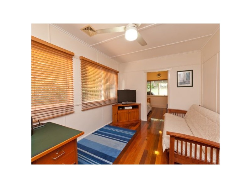 63 Donald Street, Camp Hill QLD 4152