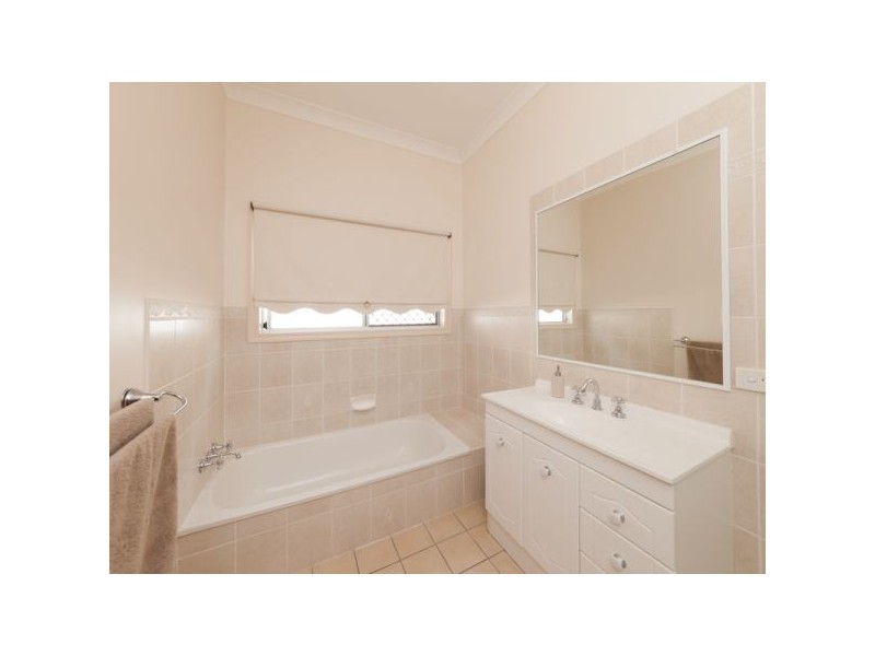 63 Donald Street, Camp Hill QLD 4152