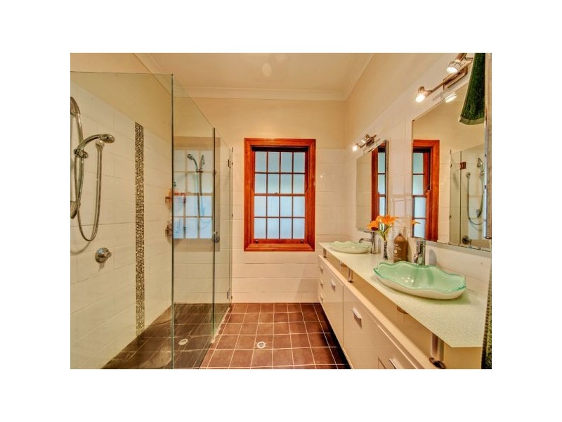 106 Hayes Avenue, Camira QLD 4300