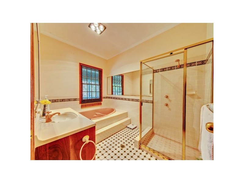 106 Hayes Avenue, Camira QLD 4300