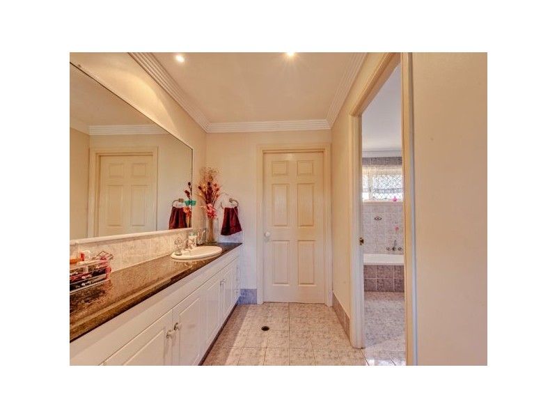 11 Rakumba Close, Eight Mile Plains QLD 4113