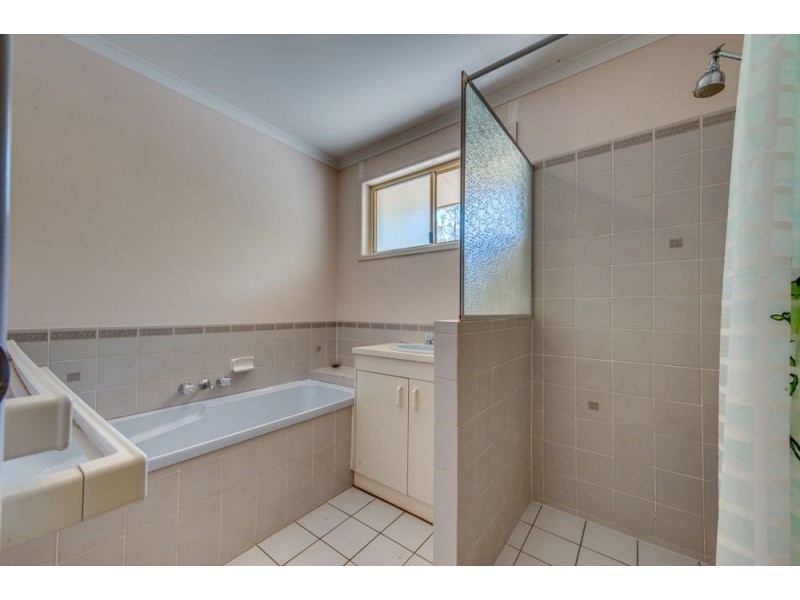 7 Cronin Court, Chuwar QLD 4306