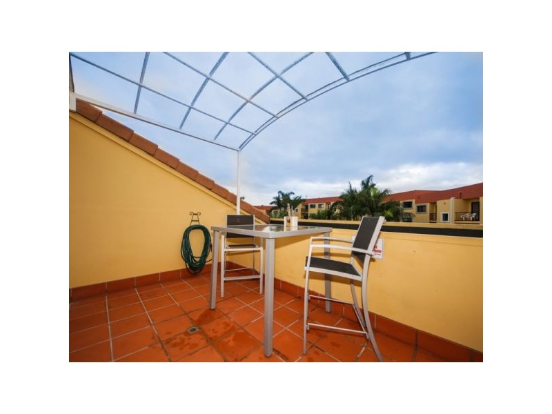 28B/71 Great Hall Drive, Miami QLD 4220