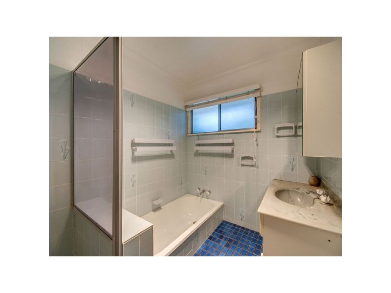 27 Dunbil Avenue, Ferny Hills QLD 4055