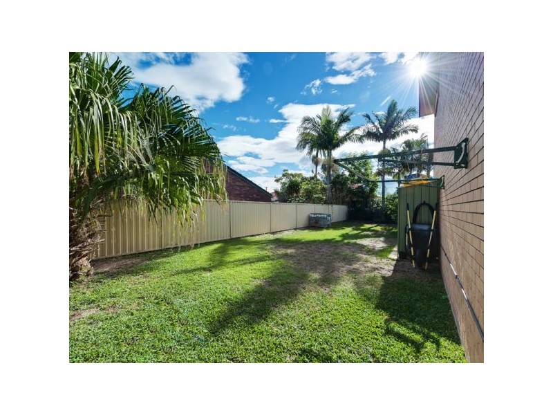 2/8 Adams Avenue, Miami QLD 4220