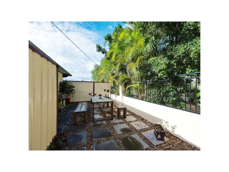 2/8 Adams Avenue, Miami QLD 4220