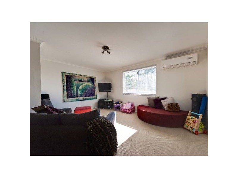2/8 Adams Avenue, Miami QLD 4220