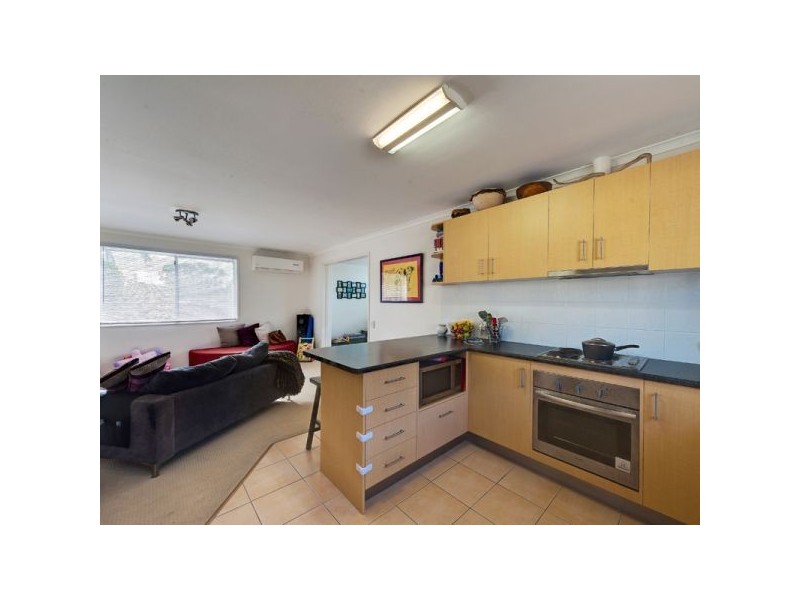 2/8 Adams Avenue, Miami QLD 4220