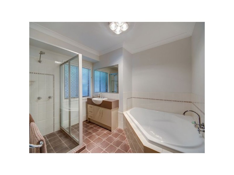 1 Hillary Drive, Warner QLD 4500