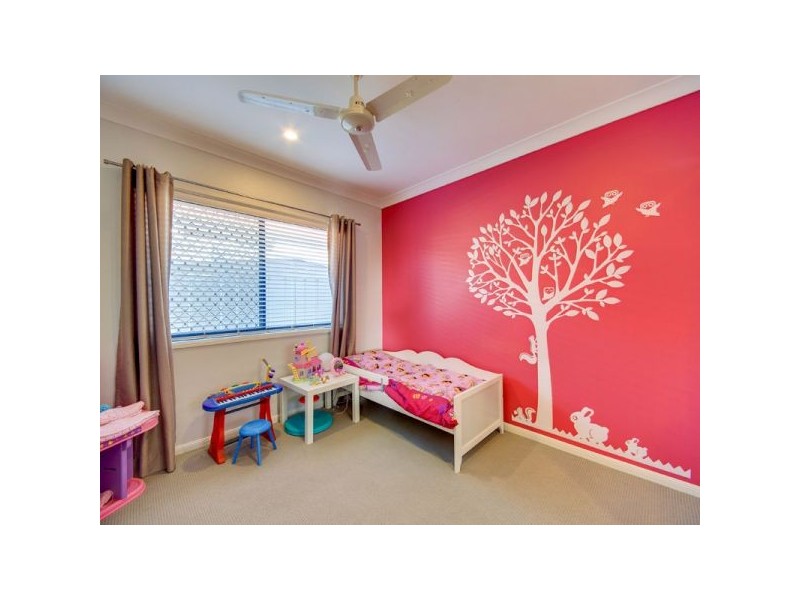 1 Hillary Drive, Warner QLD 4500