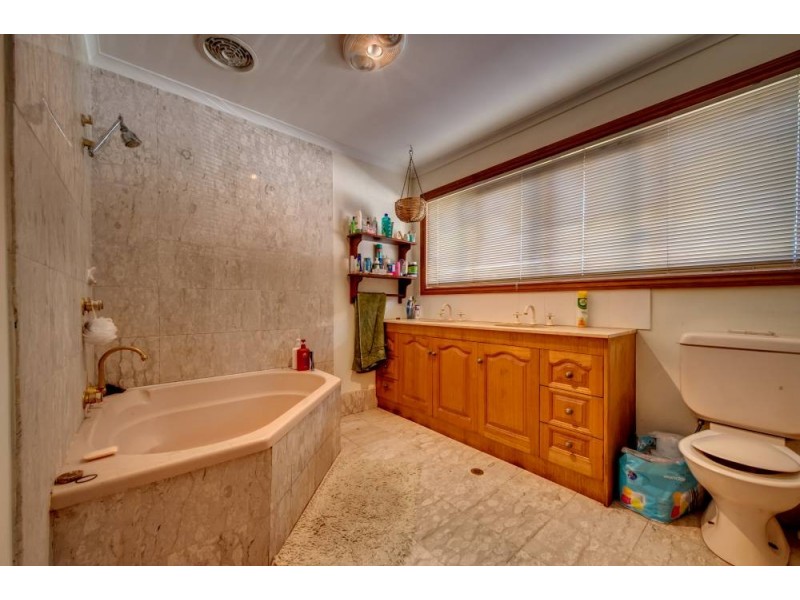 1 Warner Road, Chambers Flat QLD 4133