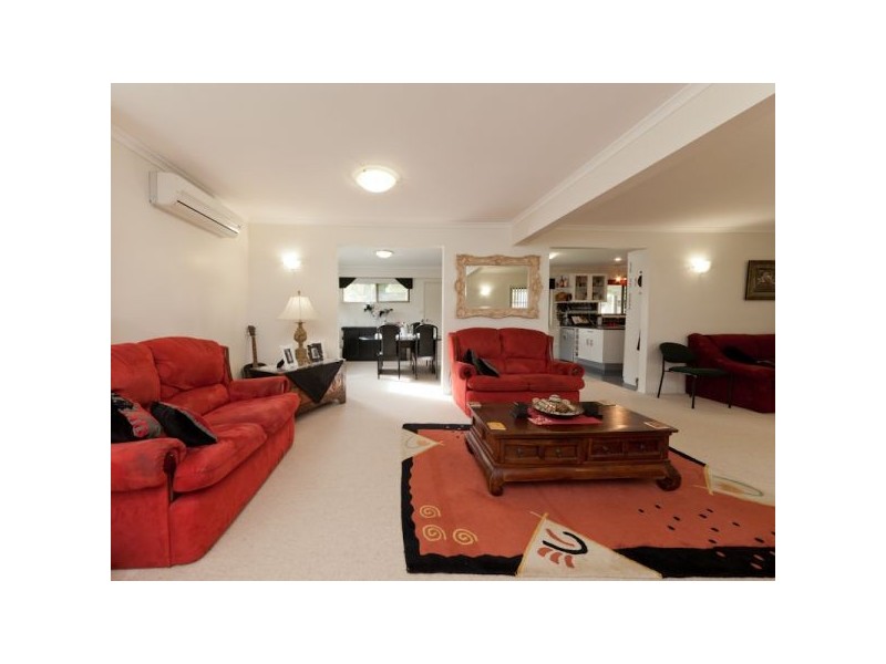 2 Dunvegan Place, Carindale QLD 4152