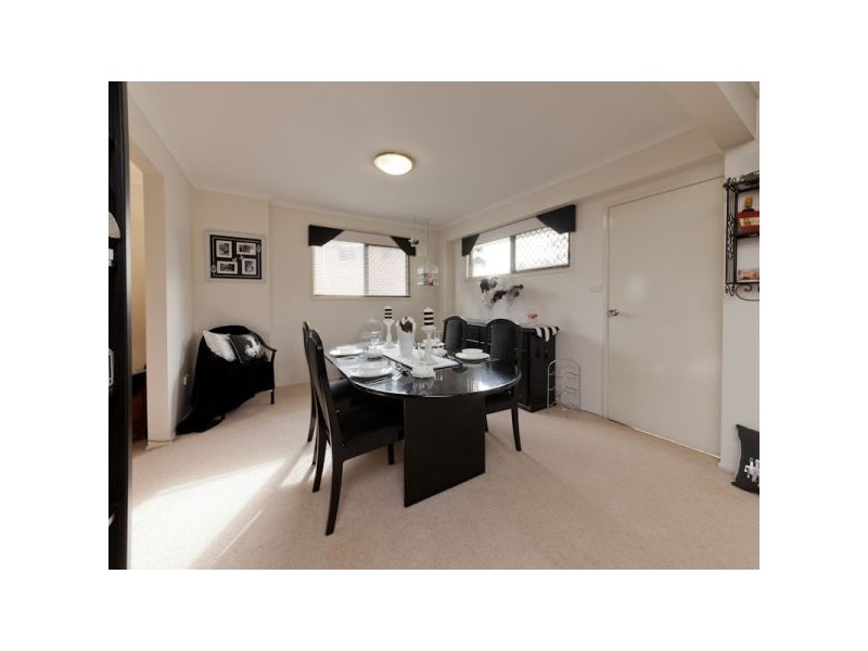 2 Dunvegan Place, Carindale QLD 4152