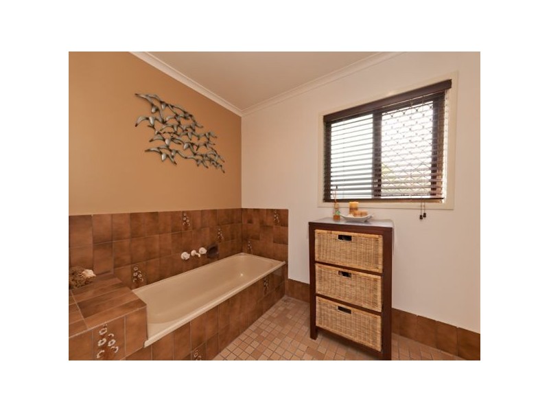 2 Dunvegan Place, Carindale QLD 4152