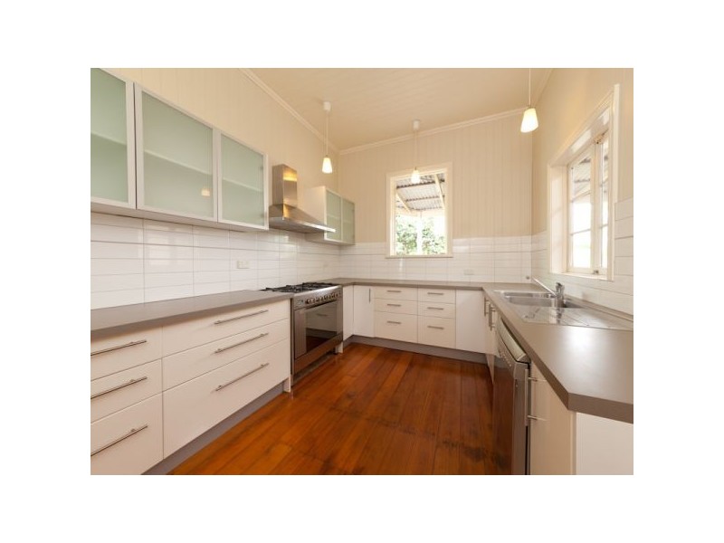 15 Beatrice Street, Bardon QLD 4065