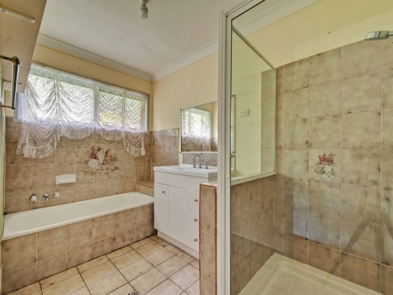 15 Sherwood Crescent, Bellbird Park QLD 4300