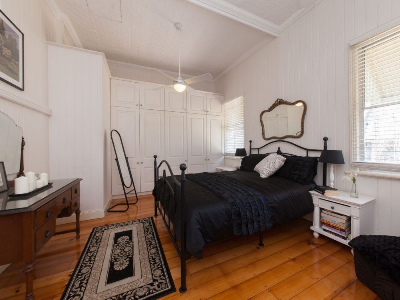16 Railway Parade, Clayfield QLD 4011