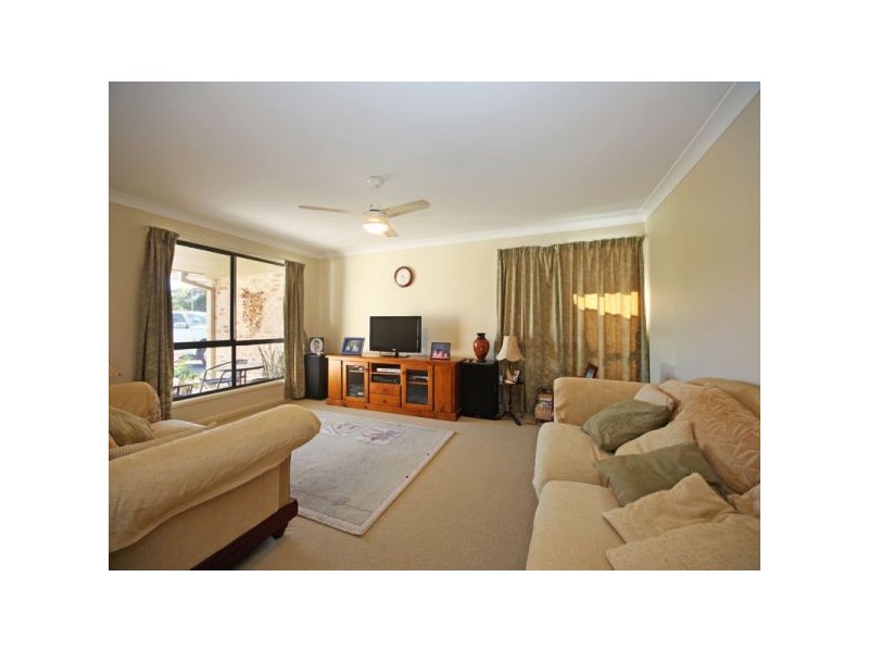 22 Weeroona Avenue, Beachmere QLD 4510