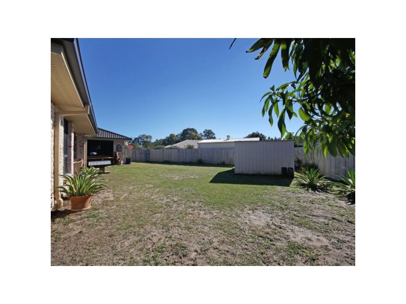 22 Weeroona Avenue, Beachmere QLD 4510