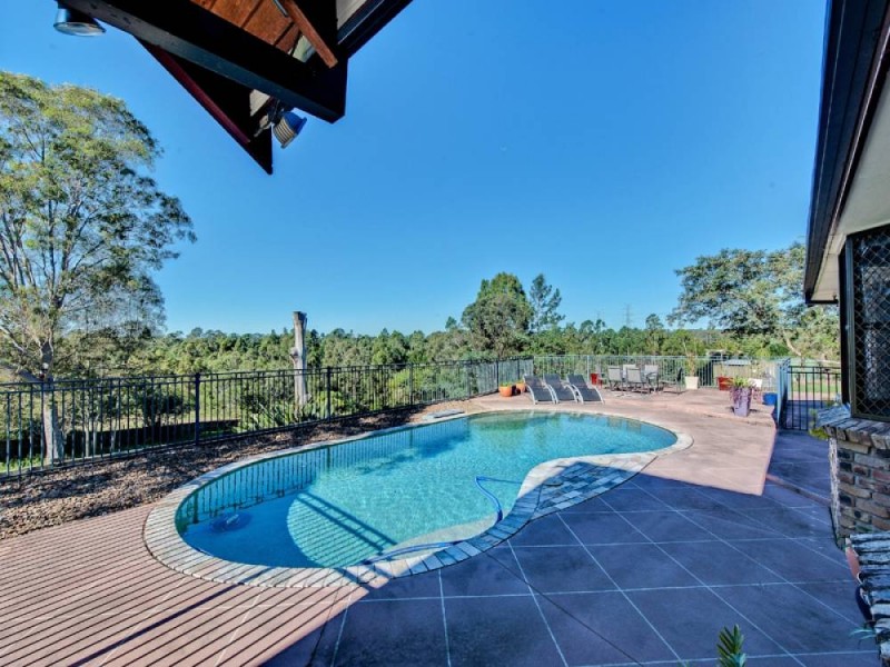 27 Boolungal Way, Karana Downs QLD 4306