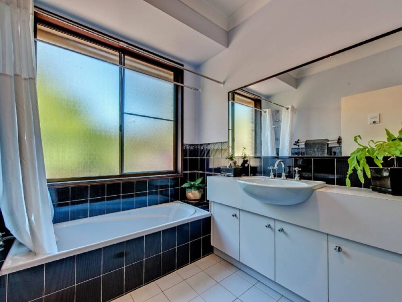 27 Boolungal Way, Karana Downs QLD 4306