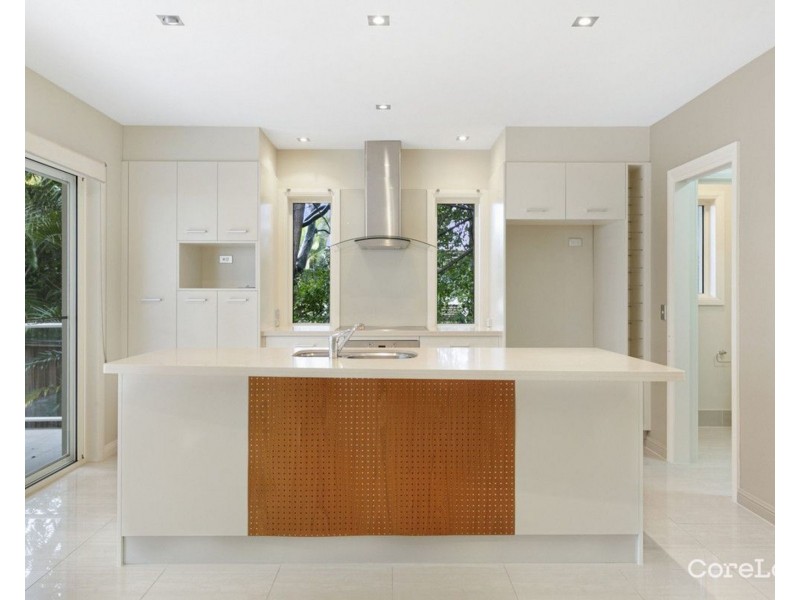 8/27 Gordon Street, Labrador QLD 4215