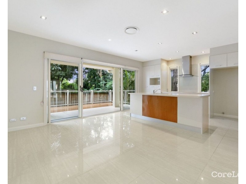 8/27 Gordon Street, Labrador QLD 4215