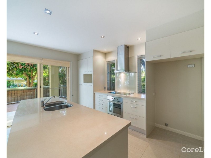 8/27 Gordon Street, Labrador QLD 4215