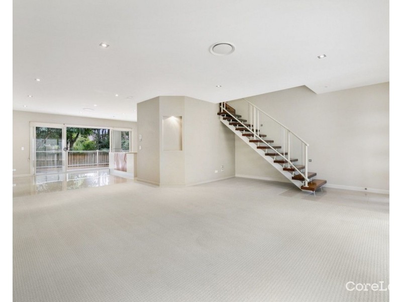 8/27 Gordon Street, Labrador QLD 4215