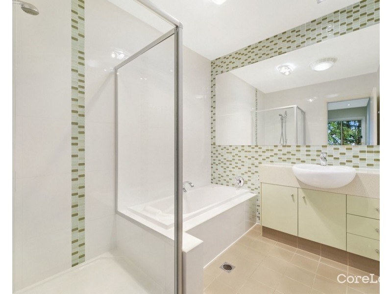 8/27 Gordon Street, Labrador QLD 4215
