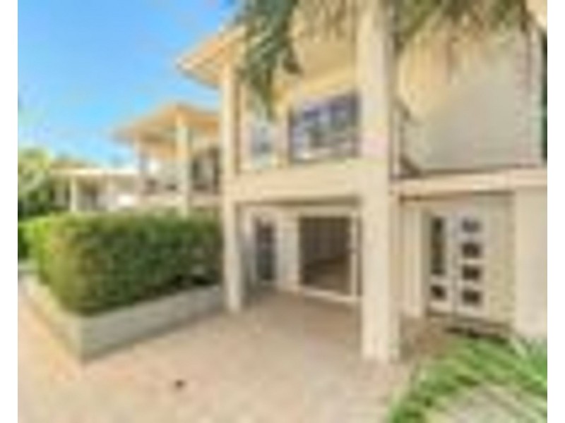 8/27 Gordon Street, Labrador QLD 4215