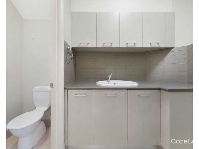 8/27 Gordon Street, Labrador QLD 4215